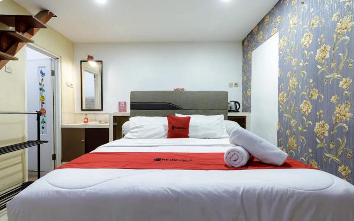 RedDoorz Plus near Trans Studio Cibubur 2