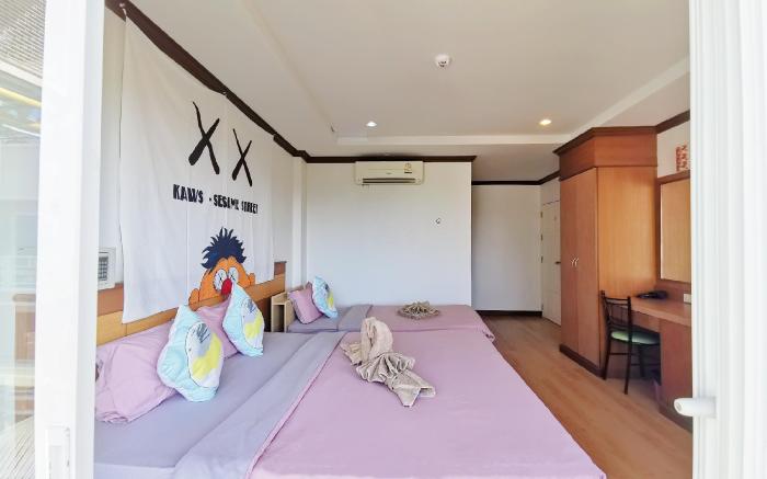 B/Monthly Rent/Luxury  Room/patongCenter/Balcony 