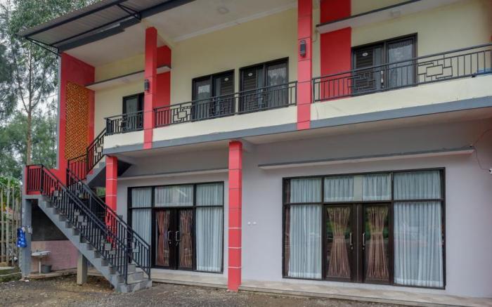 RedDoorz @ Gerbang Dieng Plateau Area