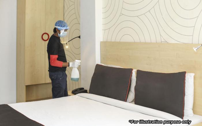 Collection O Comfort Residency Near Medanta Hospital Near Omaxe Celebration Mall