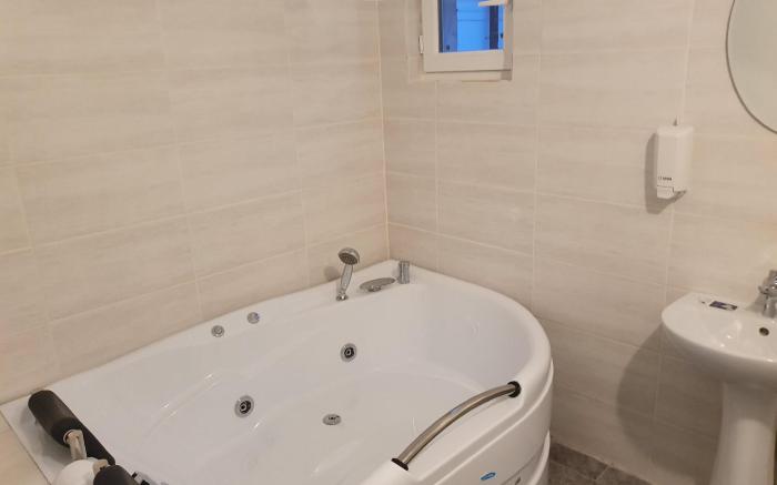 Piata Uniri Cozi Inn