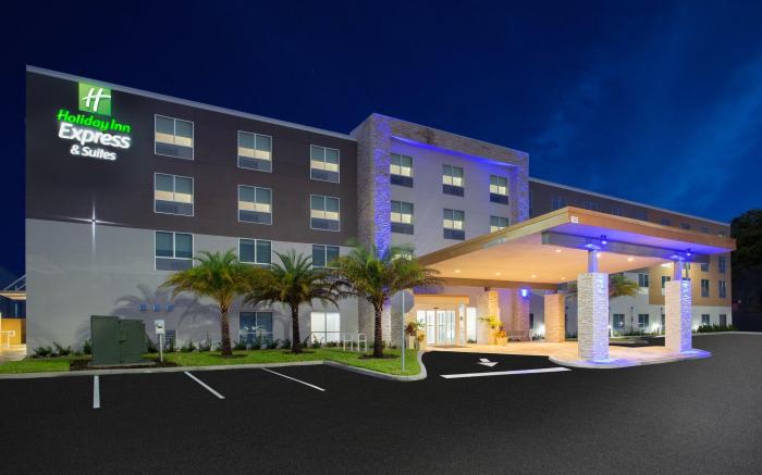 Holiday Inn Express And Suites Deland South By IHG