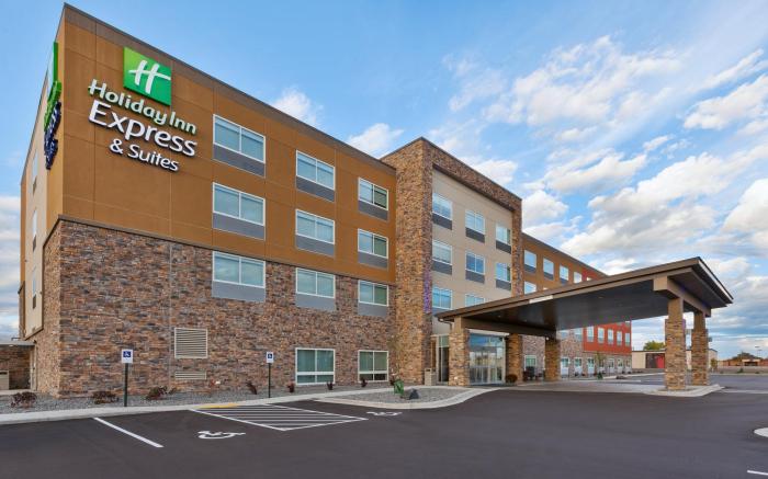 Holiday Inn Express and Suites Eau Claire West I-94 By IHG
