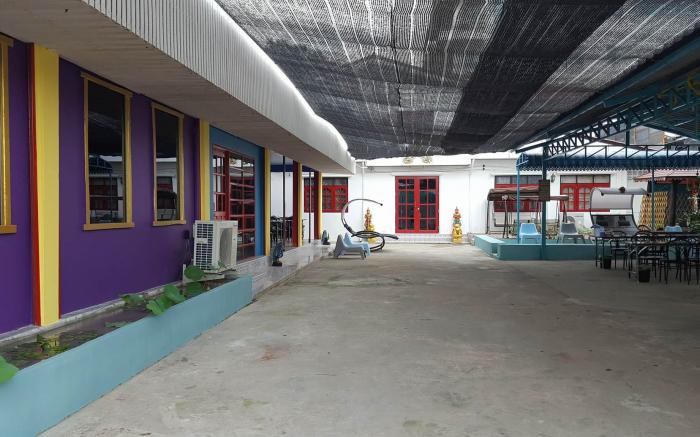 Super Hostel