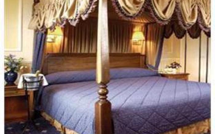 Knights Hill Hotel & Spa