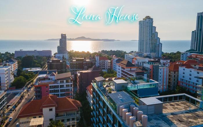 4 Bedroom Pool Villa 2  km from Walking street