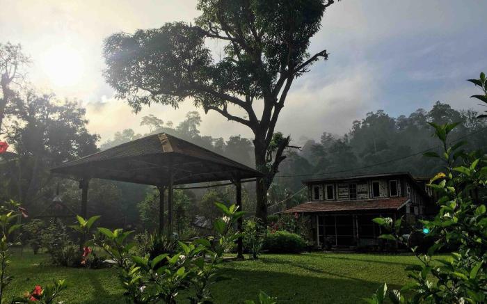 Nurin Cottage: Tranquil Rustic Retreat