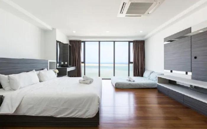 Gurney Sunrise Seaview Luxury Suite 8 Pax Sunrise Seaview Suite