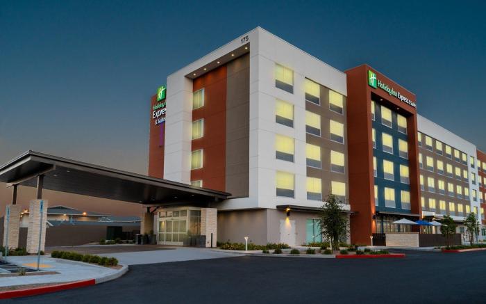 Holiday Inn Express & Suites Las Vegas - E Tropicana By IHG