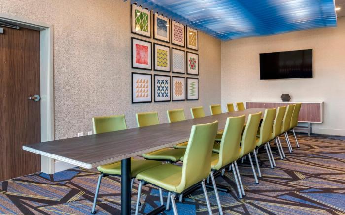 Holiday Inn Express and Suites Carlisle Southwest I-81 By IHG