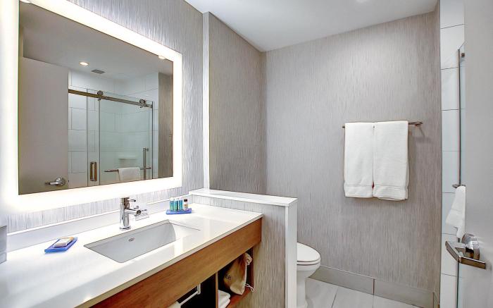 Holiday Inn Express and Suites Calgary Airport Trail NE By IHG