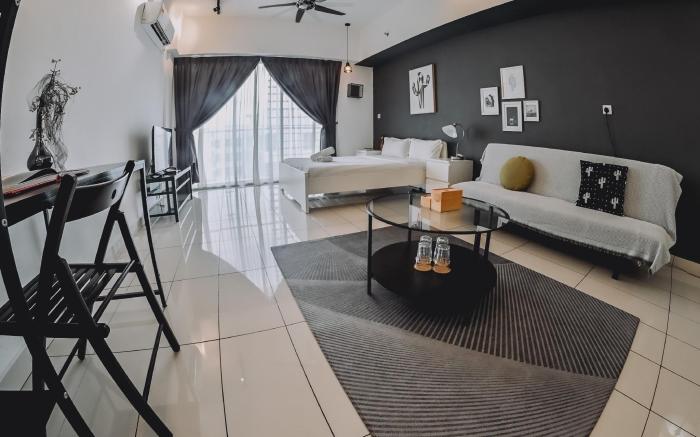 Grey Room Aaeropod Rail Suite KK