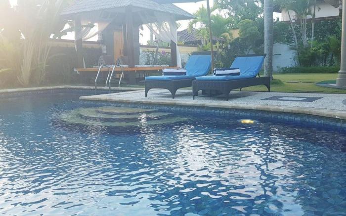 Amazing 2BR Private Pool Near GWK Cultural Park