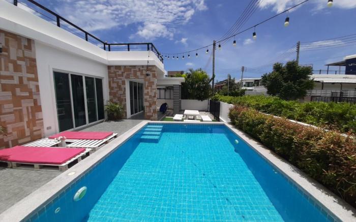 Lalita Pool Villa Huahin Occupies 15-20 people.
