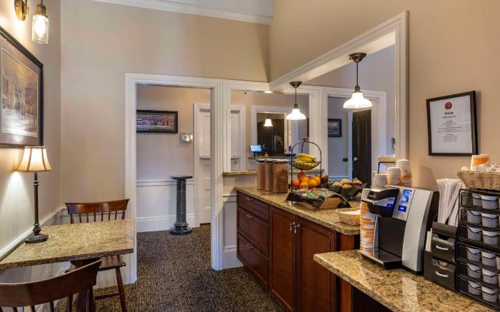 Essex Street Inn & Suites, Ascend Hotel Collection