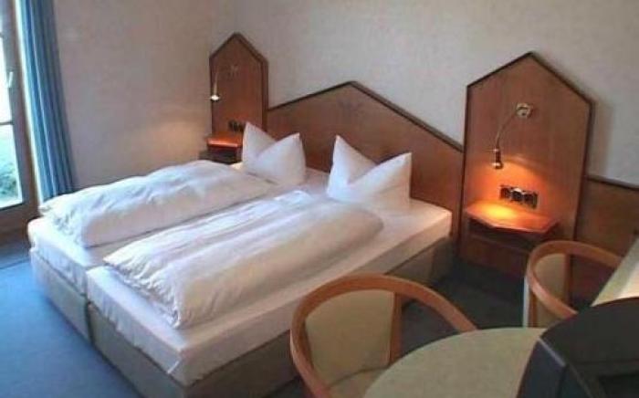 Hotel & Gasthof zum Rodelseer Schwan