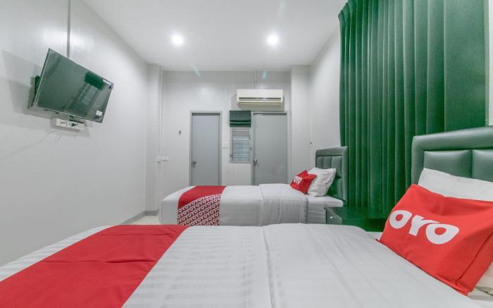 OYO 818 Suksomboon Residence