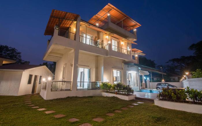 Casa Serenity by StayVista - Relax with a pool, lawn, and inviting jacuzzi