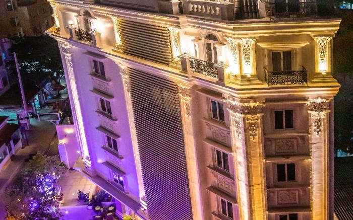 La Castle Hotel