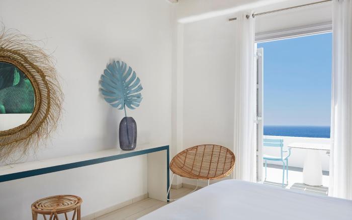 Kouros Hotel and Suites