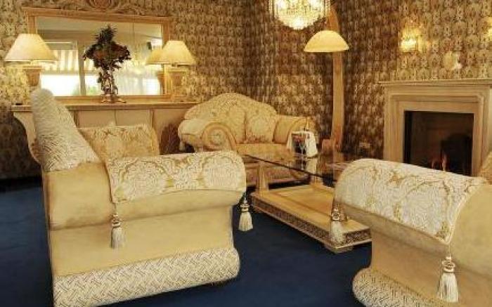 Fletcher Familiehotel De Hunzebergen