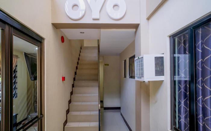 Super OYO 604 Chateau Cinco Dormitel