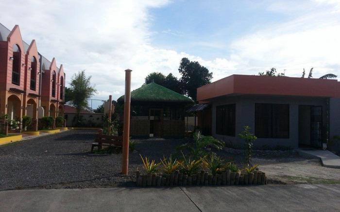 Manora Apartments and Guest House
