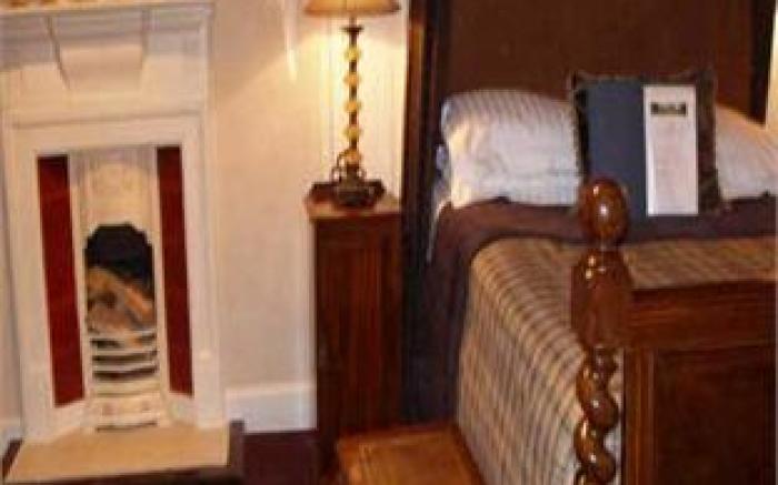 Ravenwood Hall Hotel