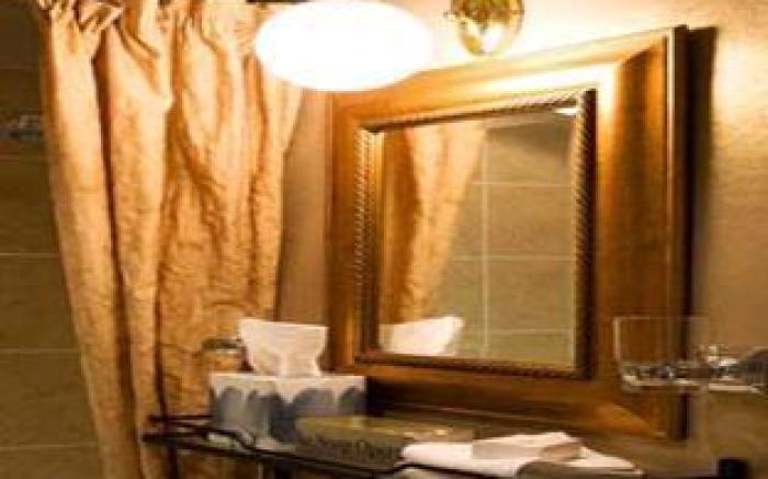 Ravenwood Hall Hotel