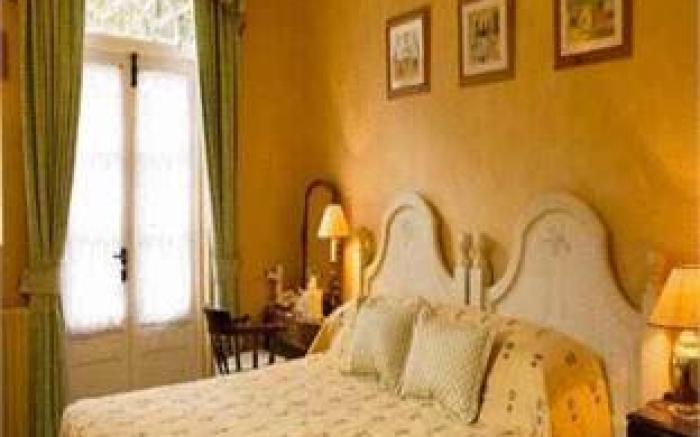 Ravenwood Hall Hotel