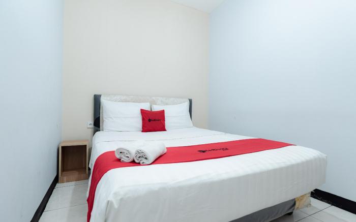 RedDoorz near Puri Indah Lippo Mall 2