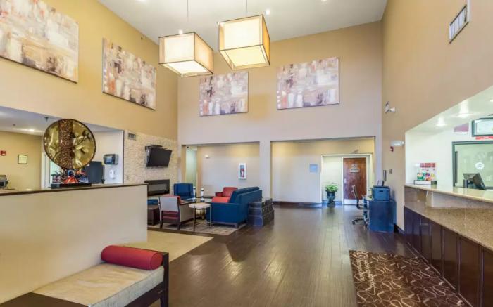 Comfort Suites