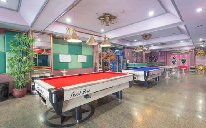 Grand Leo Hotel