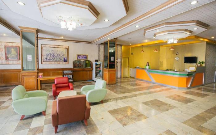 Lake Inn Hotel