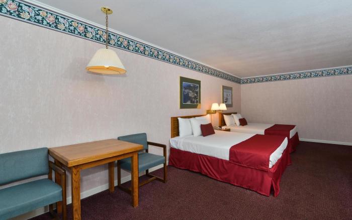 Travelodge by Wyndham Mackinaw City