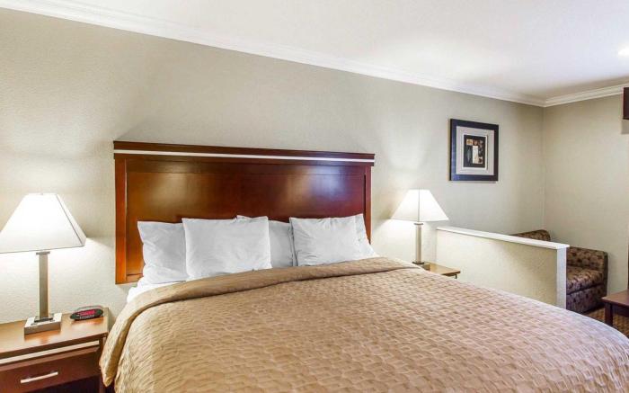 Studio 6 Suites Mesa, AZ – Near Downtown & Sloan Park