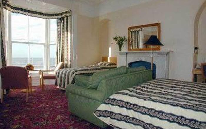 Gwesty'r Marine Hotel & Spa