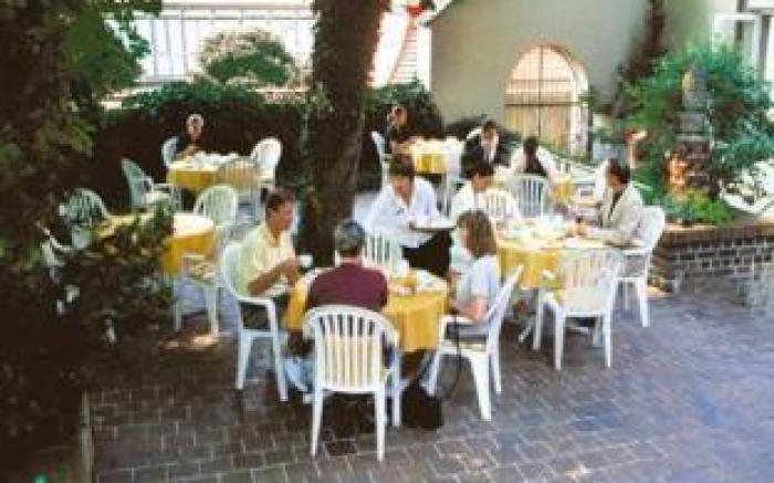 Dom Hotel
