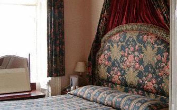 Edinburgh House Hotel