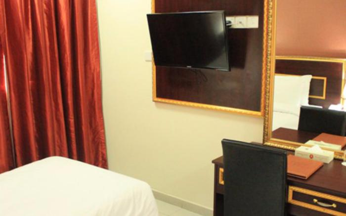 Montreal Naif Hotel