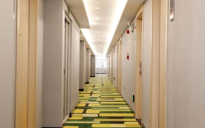 Vatica Hotel Anqing Wuyue Square Bo'ai Hospital