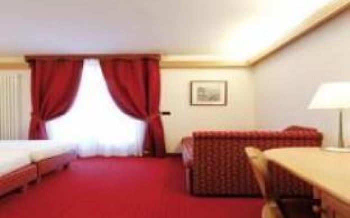 Nivis Hotel
