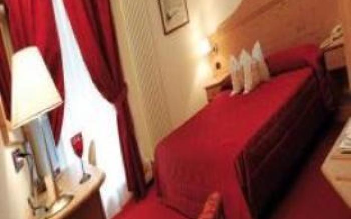 Nivis Hotel
