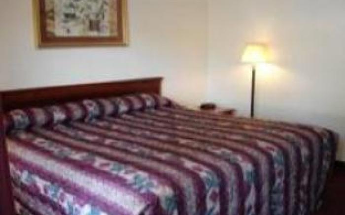 Red Carpet Inn West Springfield