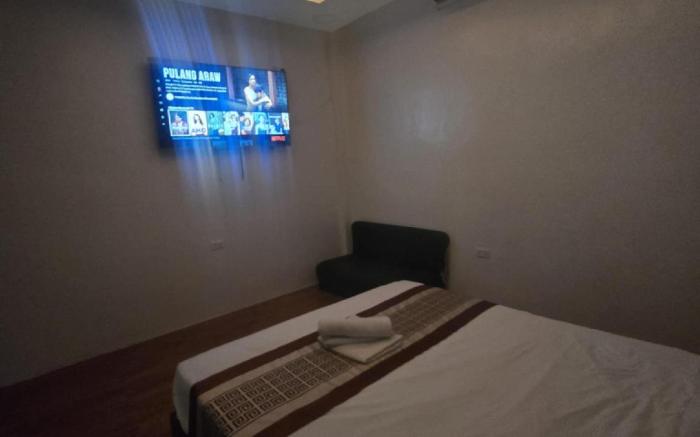 Room 101 Hensonville near Robinson angeles