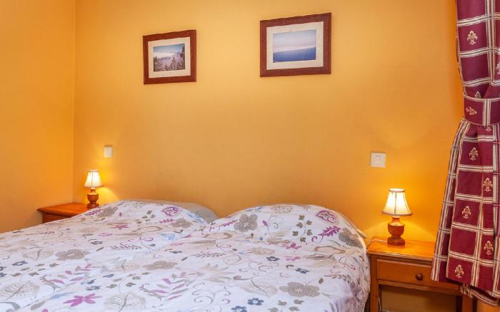 Apartment near the beach, big terrace with nice sea views, wifi and parking