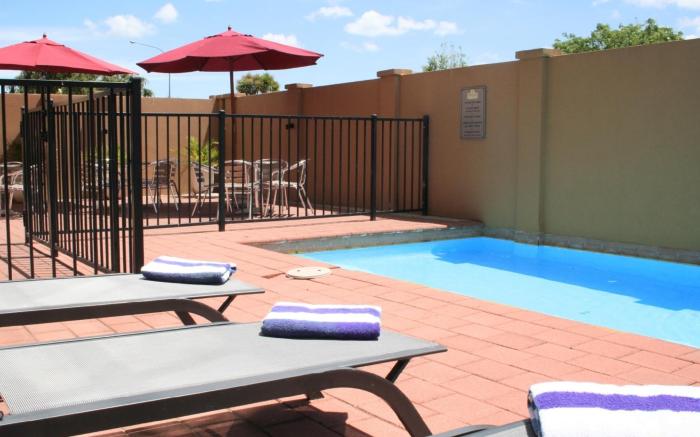 Ventura Inn & Suites Hamilton