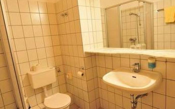 Akzent Hotel Zur Wasserburg - Hotel Garni bed & breakfast