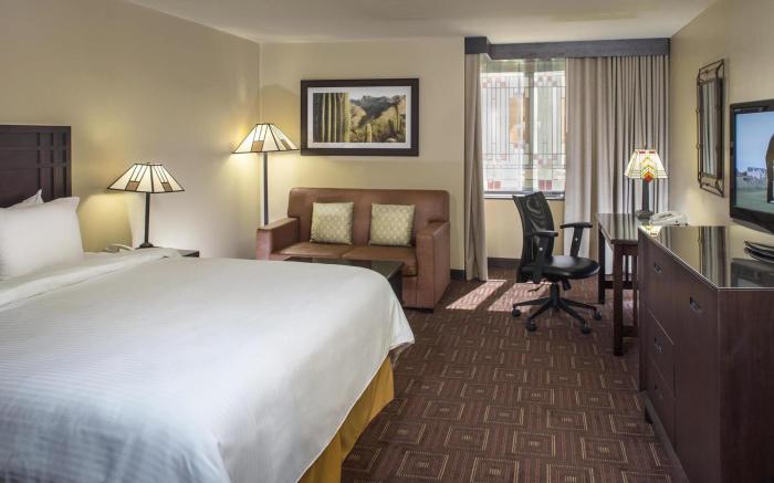 Doubletree by Hilton Phoenix - Tempe