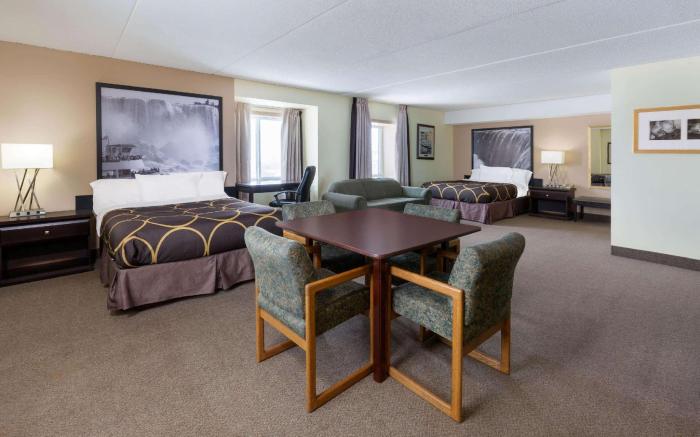 Super 8 by Wyndham Niagara Falls by the Falls